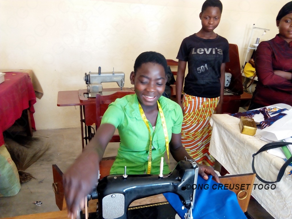 Urbis Fondation à travers Madame Inge EPP vient au secours à  plusieurs jeunes vulnérables de la préfecture de Tchaoudjo