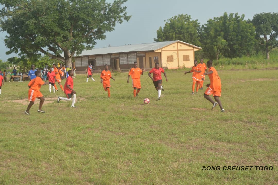 Un match de football et une sensibilisation ont marqué la célébration de la journée internationale de la jeune fille au CEG Sadori dans la préfecture de l’Oti